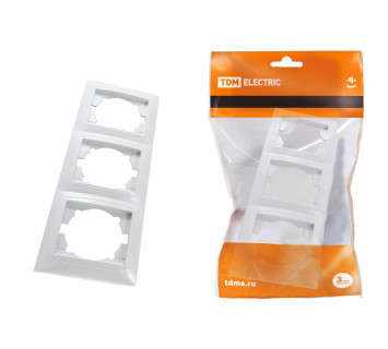 Рамка 3-х постовая горизонтальная белая 